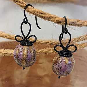 bijoux alex yell boucles d oreilles ceramique violettes