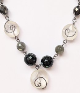 bijoux-alex-yell-solange-parure-collier-boucles-d-oreilles-labradorite-quartz-pierres-naturelles-2.jpg