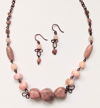 bijoux-alex-yell-aimee-parure-collier-boucles-d-oreilles-rhodonite-quartz-rose-pierres-naturelles.jpg