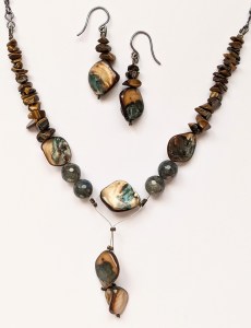 bijoux-alex-yell-shawn-parure-collier-boucles-oreilles-labradorite-oeil-tigre-pierres-naturelles.jpg