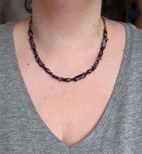 bijoux-alex-yell-hanita-parure-collier-boucles-oreilles-pierres-naturelles-amethyste-grenat-3.jpg