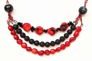 bijoux-alex-yell-yudith-parure-collier-boucles-oreilles-pierres-naturelles-agate-corail-pierre-de-lave-2.jpg