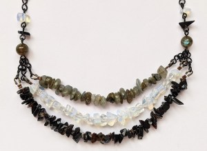 bijoux-alex-yell-salome-parure-collier-boucles-oreilles-pierres-naturelles-labradorite-onyx-opalite-2.jpg