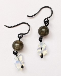 bijoux-alex-yell-salome-parure-collier-boucles-oreilles-pierres-naturelles-labradorite-onyx-opalite-3.jpg