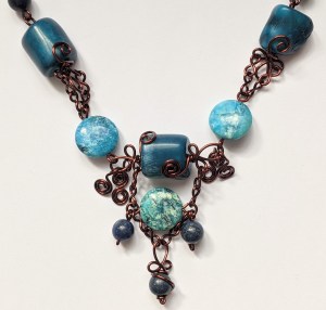 bijoux-alex-yell-talitha-parure-collier-boucles-oreilles-pierres-naturelles-lapis-lazuli-sugilite-corail-2.jpg
