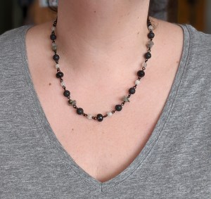 bijoux-alex-yell-galti-parure-collier-boucles-oreilles-pierres-naturelles-labradorite-pierre-de-lune-pierre-de-lave-3.jpg