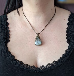bijoux-alex-yell-hemetie-collier-pendentif-pierres-naturelles-tourmaline-2.jpg