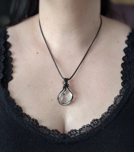 bijoux-alex-yell-romla-collier-pendentif-pierres-naturelles-cristal-de-roche-quartz-2.jpg