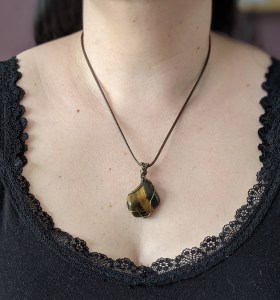 bijoux-alex-yell-acien-collier-pendentif-pierres-naturelles-oeil-de-tigre-2.jpg