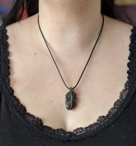 bijoux-alex-yell-sill-collier-pendentif-pierres-naturelles-tourmaline-3.jpg
