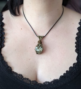 bijoux-alex-yell-dalam-collier-pendentif-pierres-naturelles-jaspe-dalmatien-2.jpg