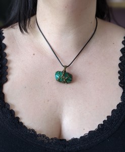 bijoux-alex-yell-fagail-collier-pendentif-pierres-naturelles-malachite-2.jpg