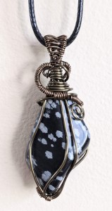 bijoux-alex-yell-vellmie-collier-pendentif-pierres-naturelles-obsidienne-neige.jpg