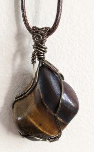 bijoux-alex-yell-acien-collier-pendentif-pierres-naturelles-oeil-de-tigre.jpg