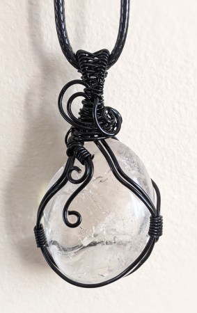 bijoux-alex-yell-romla-collier-pendentif-pierres-naturelles-cristal-de-roche-quartz.jpg
