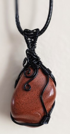 bijoux-alex-yell-tsiri-collier-pendentif-pierres-naturelles-jaspe-rouge.jpg
