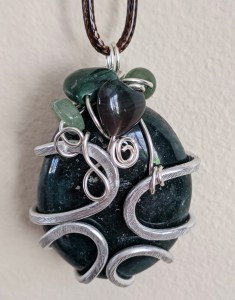 bijoux-alex-yell-cayoi-collier-pendentif-pierres-naturelles-agate-mousse-jade-aventurine.jpg