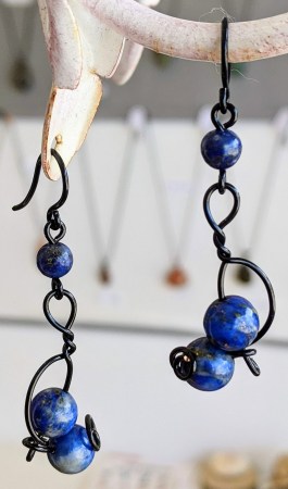 bijoux-alex-yell-gortie-boucles-oreilles-pierres-naturelles-lapis-lazuli.jpg
