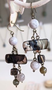 bijoux-alex-yell-earlao-boucles-oreilles-pierres-naturelles-labradorite.jpg