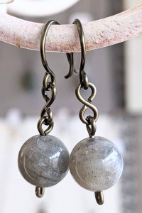 bijoux-alex-yell-zai-boucles-oreilles-pierres-naturelles-labradorite.jpg