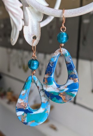 bijoux-alex-yell-boucles-d-oreilles-pate-polymere-grandes-boucles-d-oreilles-EFIM013Thadee.jpg