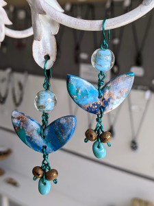 bijoux-alex-yell-boucles-d-oreilles-pate-polymere-grandes-boucles-d-oreilles-EFIM041Guise.jpg