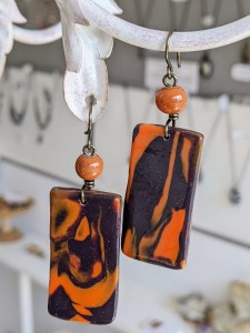 bijoux-alex-yell-boucles-d-oreilles-pate-polymere-grandes-boucles-d-oreilles-EFIM046Callum.jpg