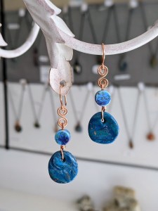 bijoux-alex-yell-boucles-d-oreilles-pate-polymere-grandes-boucles-d-oreilles-EFIM144Mlaï.jpg