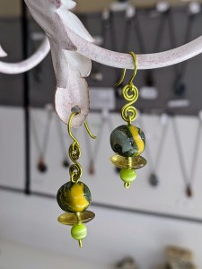 bijoux-alex-yell-boucles-d-oreilles-pate-polymere-grandes-boucles-d-oreilles-EFIM145Ceïl.jpg