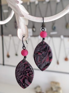 bijoux-alex-yell-boucles-d-oreilles-pate-polymere-grandes-boucles-d-oreilles-EFIM147Tana.jpg