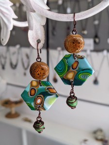 bijoux-alex-yell-boucles-d-oreilles-pate-polymere-grandes-boucles-d-oreilles-EFIM153Eliott.jpg