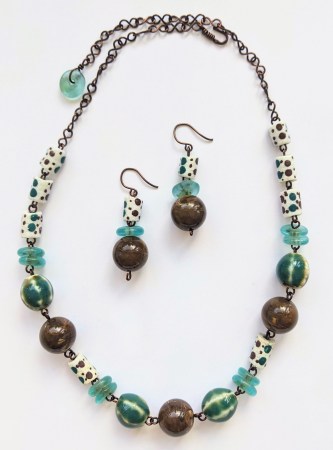 bijoux-alexyell-collier-boucles-d-oreilles-parures-diverses-perles-artisanales-du-ghana-EPE806Gwen (5).jpg