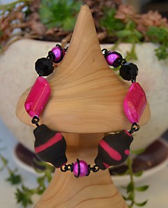 bijoux-alex-yell-queen-bracelet.jpg